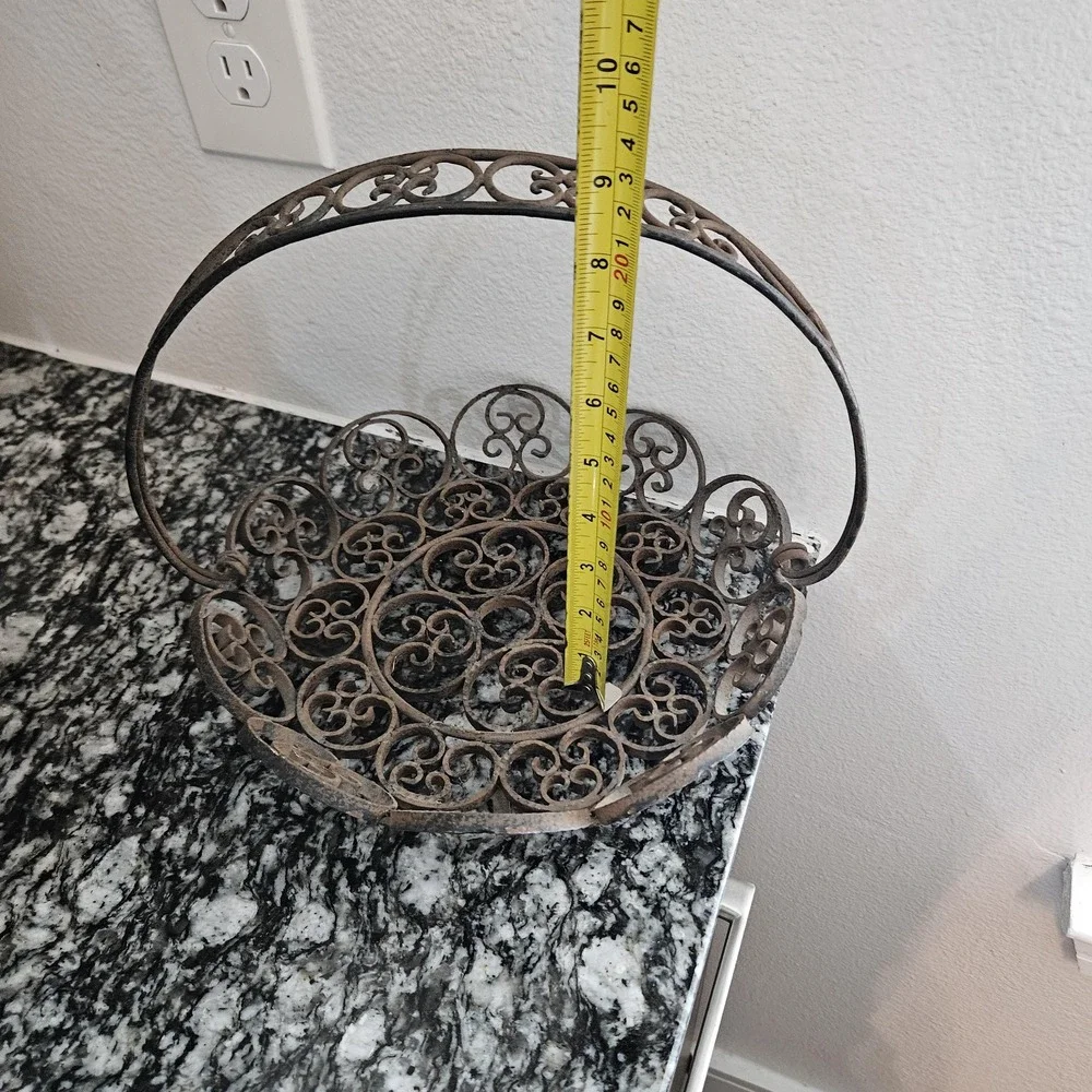 Vintage wrought iron brown fruit bowl basket decorative scrolled design w/handle
